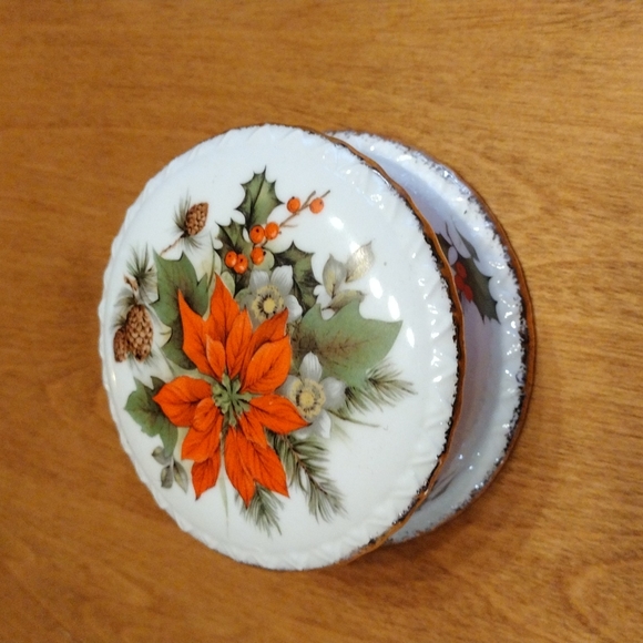 Flambro Christmas Rose dish - Picture 1 of 4